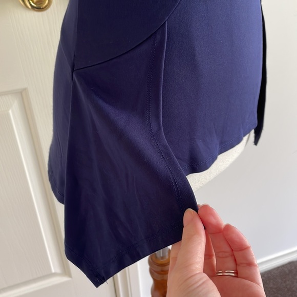 💙FOREVER NEW Sz6 Blue structured short sleeve blouse with zipper + flair detail - Picture 5 of 14